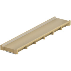 Caniveau en cuvette avec ancrage en b&eacute;ton pour terrains de jeu rectangulaires