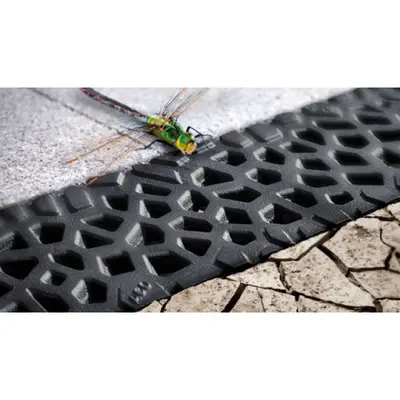 Grille en fonte Voronoi rev&ecirc;tement KTL, pour Swissdrain NW 150