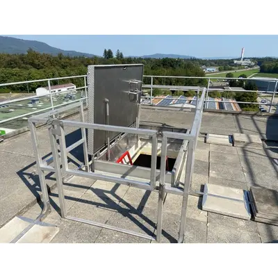 Notausstiege mit manueller &Ouml;ffnung